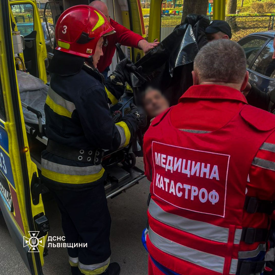 У Львові чоловік опинився у небезпеці у власній квартирі