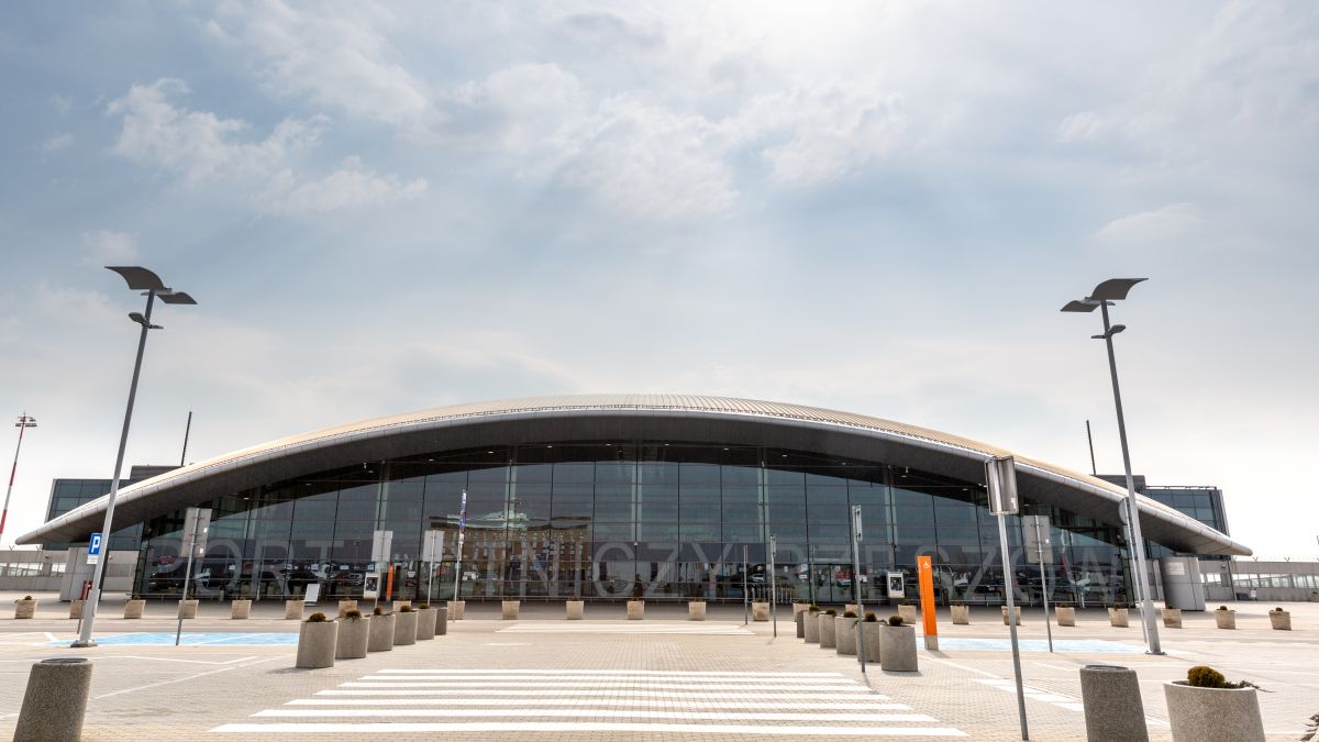 У Польщі закрили два аеропорти через російську атаку по Україні