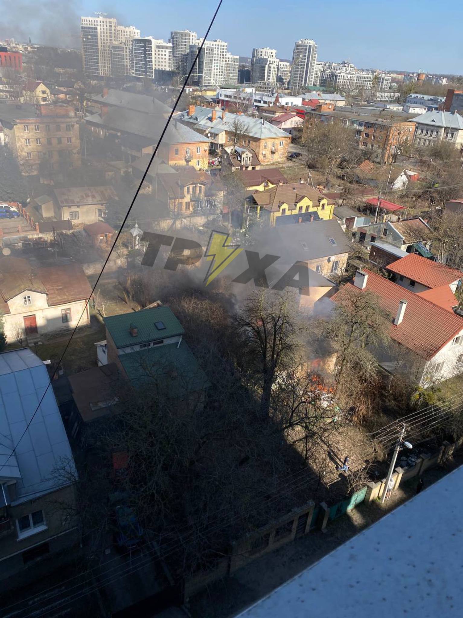 У Львові горить будинок: перше відео з пожежі
