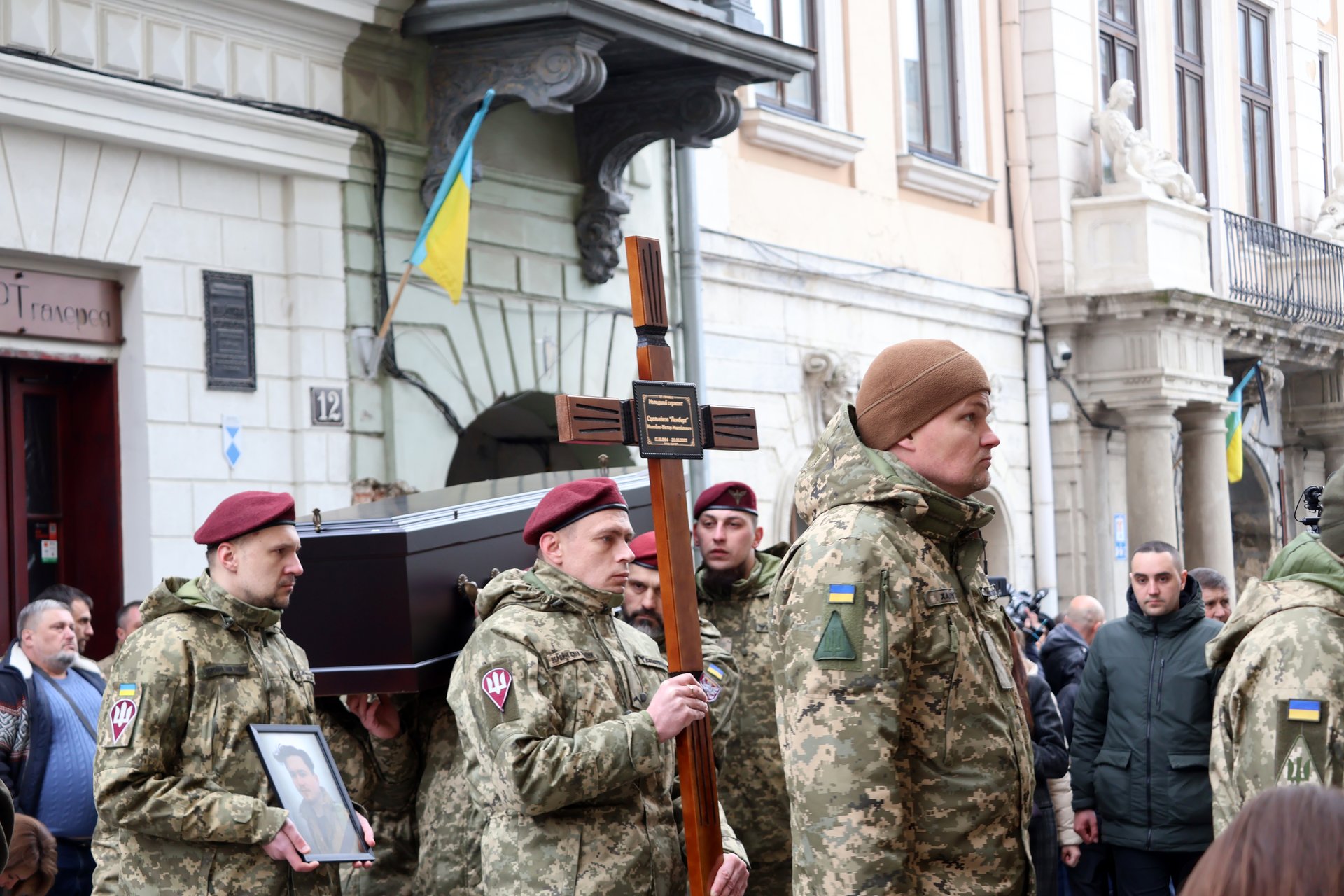 Львів попрощався з трьома полеглими захисниками України (фоторепортаж)