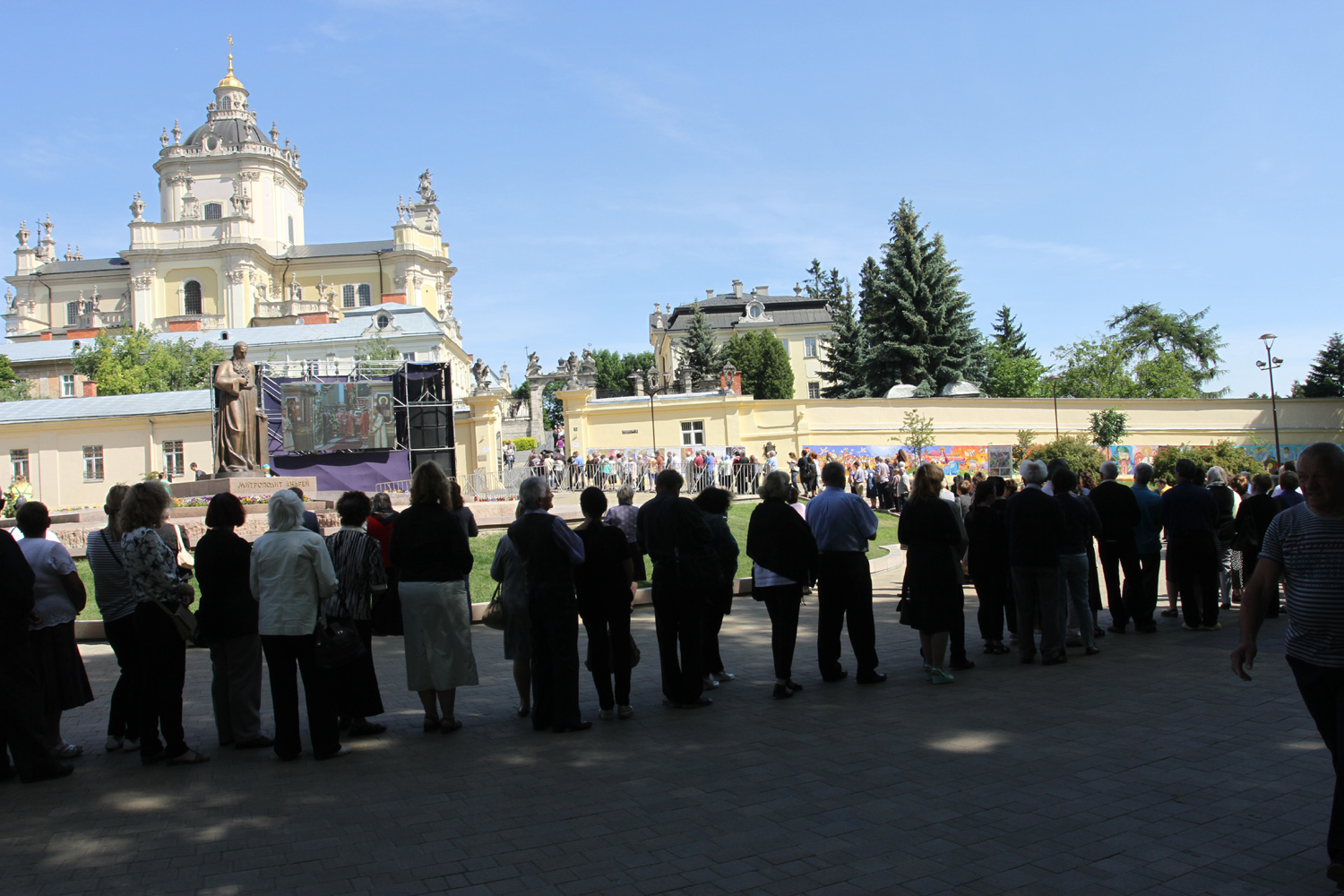 У церкві Юра відбулась літургія за Любомиром Гузаром