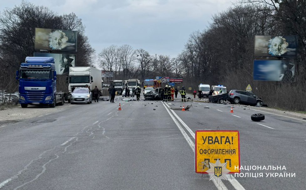 Смертельна аварія біля Львова: поліція перекрила рух транспорту (маршрут об'їзду)