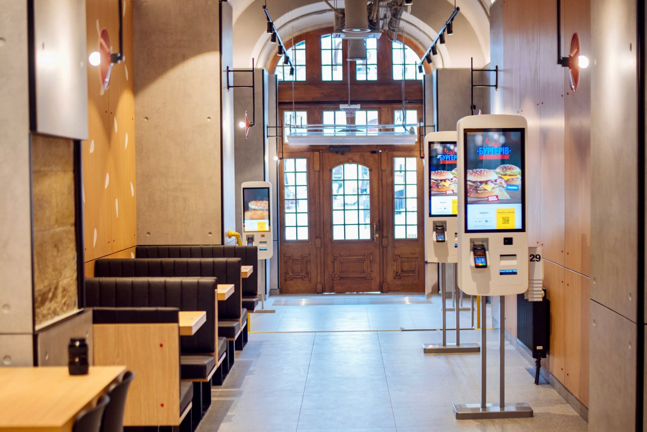 Як виглядає новий McDonald's у центрі Львова (фото)
