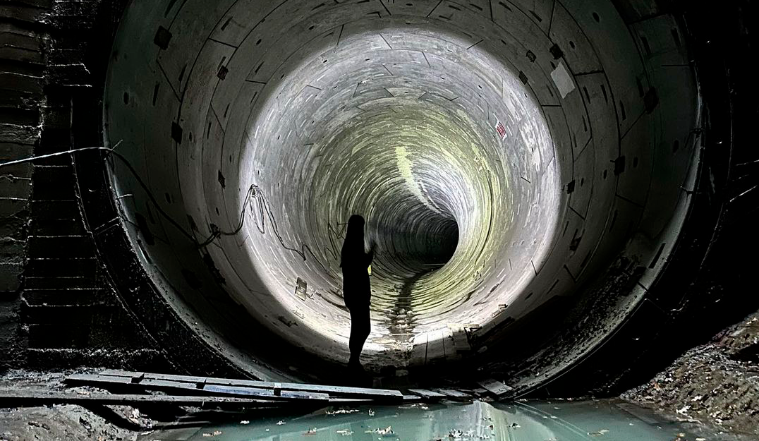 У центрі Києва діти ледь не загинули в каналізації: Що сталося (ВІДЕО)