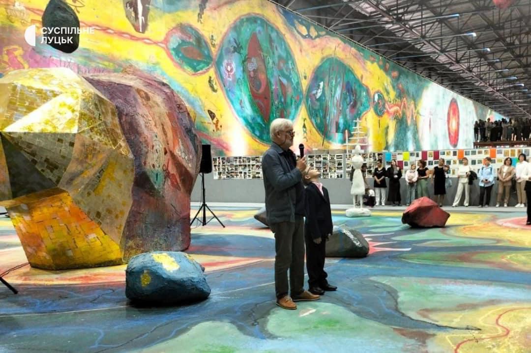 У Луцьку презентували найбільшу картину в Україні