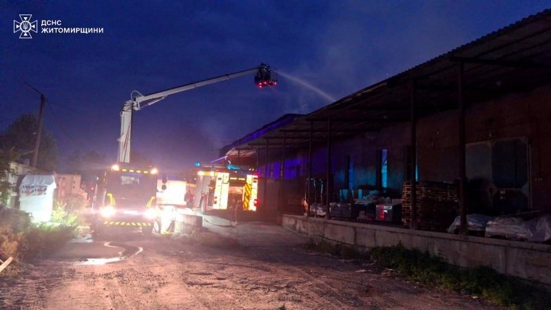 На Житомирщині вночі спалахнула сильна пожежа: подробиці