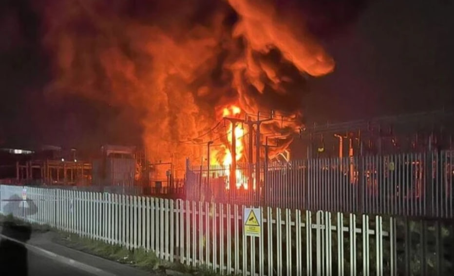 В аеропорті Лондона спалахнула масштабна пожежа: Його тимчасово закрито