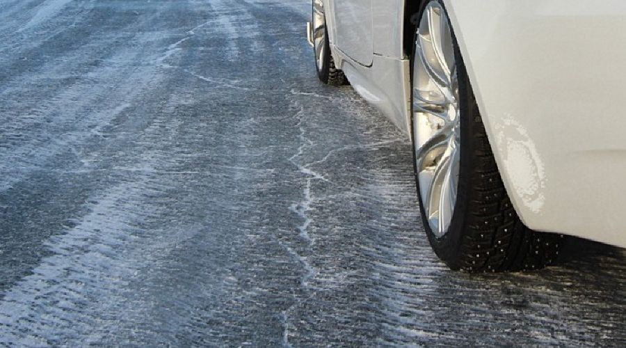 Мешканців Львівщини попереджають про ожеледицю на дорогах