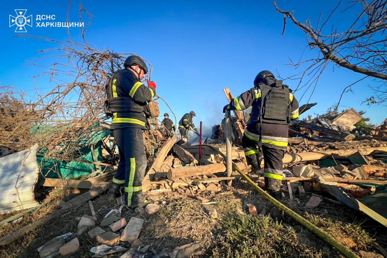 Росія завдала авіаудару по житловій забудові Харківщини: загинула жінка, є поранені (фото)
