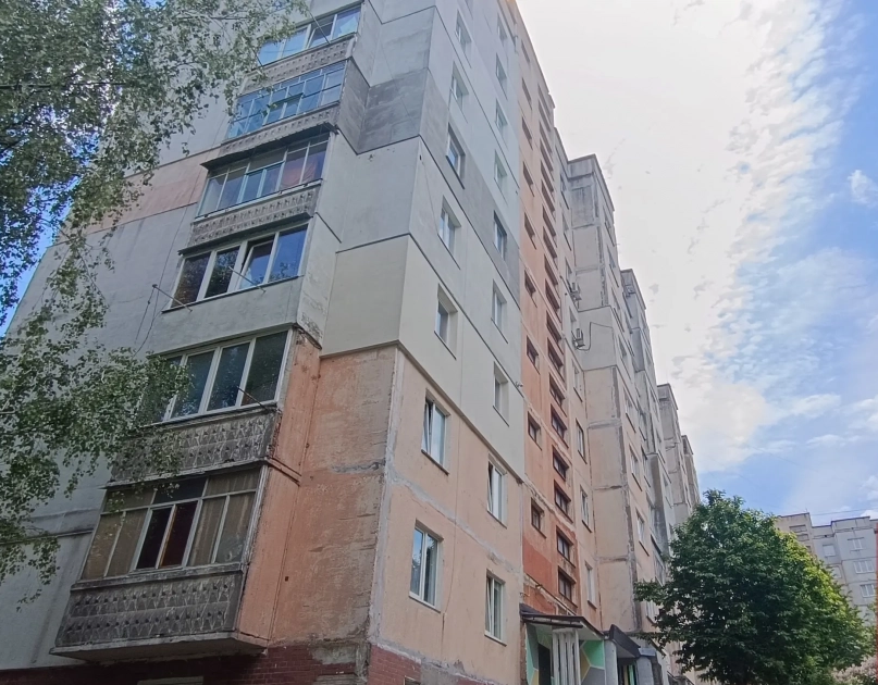 У Хмельницькому школярки стрибнула багатоповерхівки