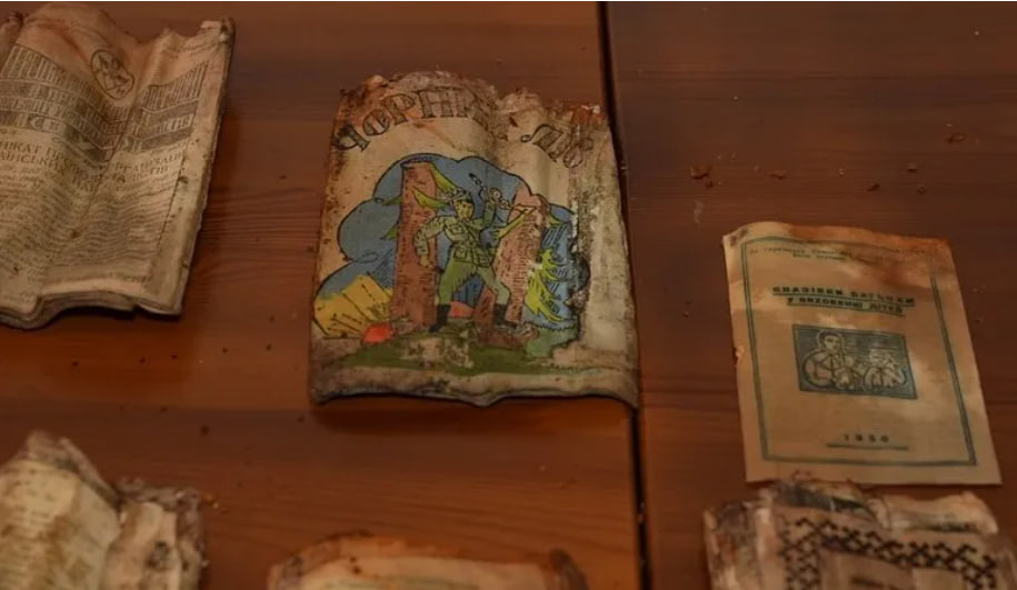 На Прикарпатті виявили бідон із документами ОУН, що пролежали під землею 80 років