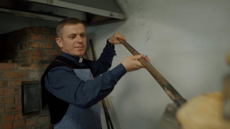 Отець працював у Канаді, щоб заробити кошти на храм | Як реалізувати проект, що змінить громаду