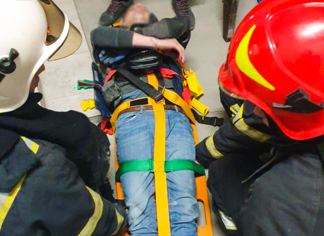 У Львові чоловік впав у шахту ліфта: його доправили в лікарню