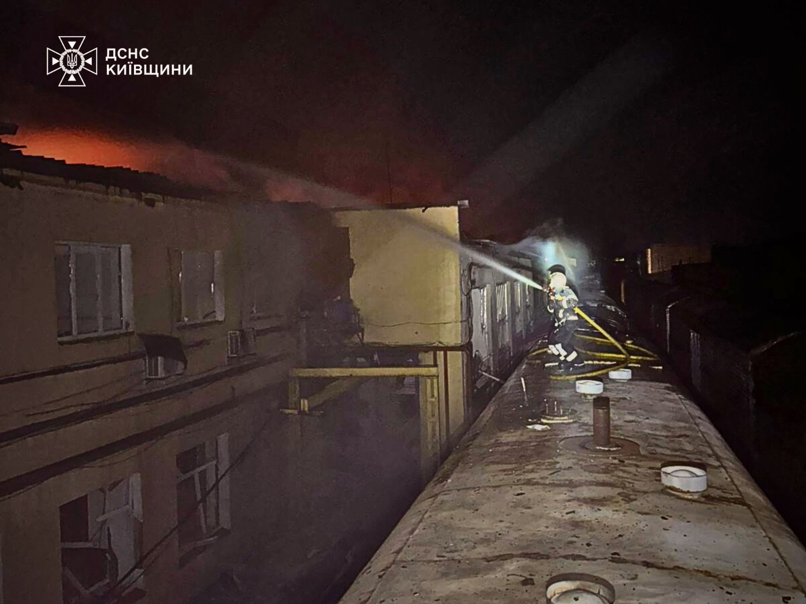 Війська РФ знову атакували місто Фастів на Київщині: спалахнули пожежі (фото)