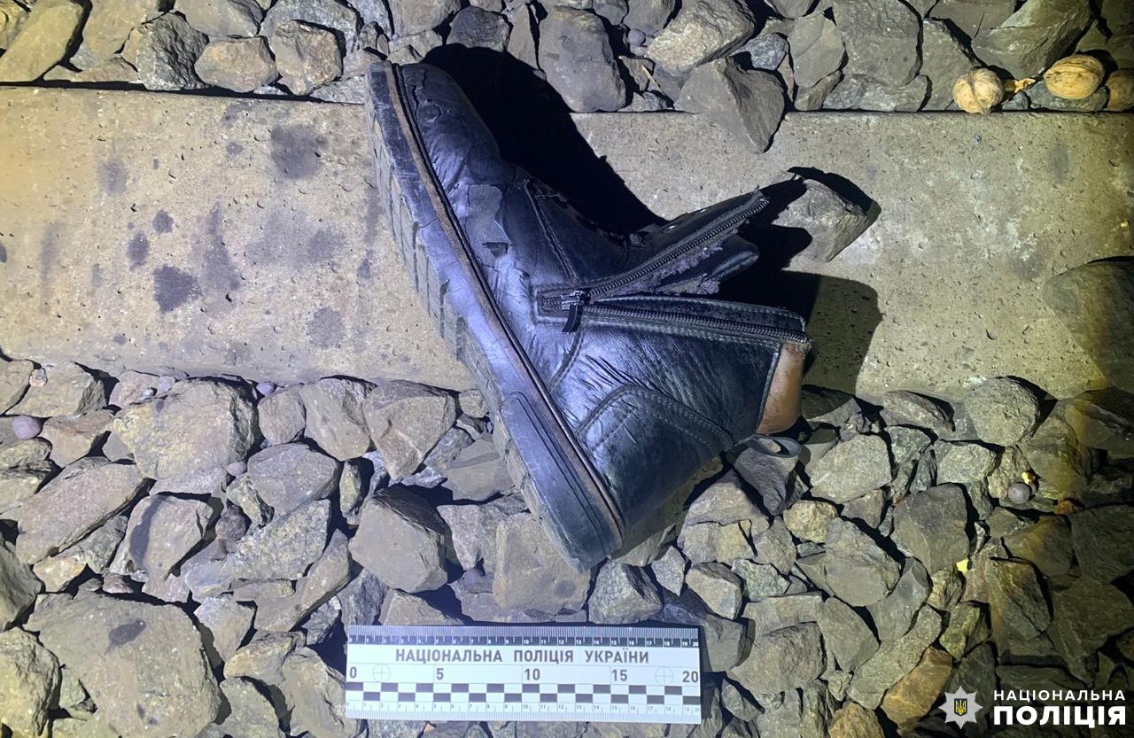 На Рівненщині потяг насмерть збив чоловіка. Поліція встановлює його особу