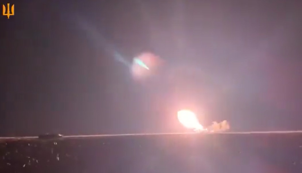 Українські зенітники показали, як розстрілювали вночі ворожі "Шахіди". Відео