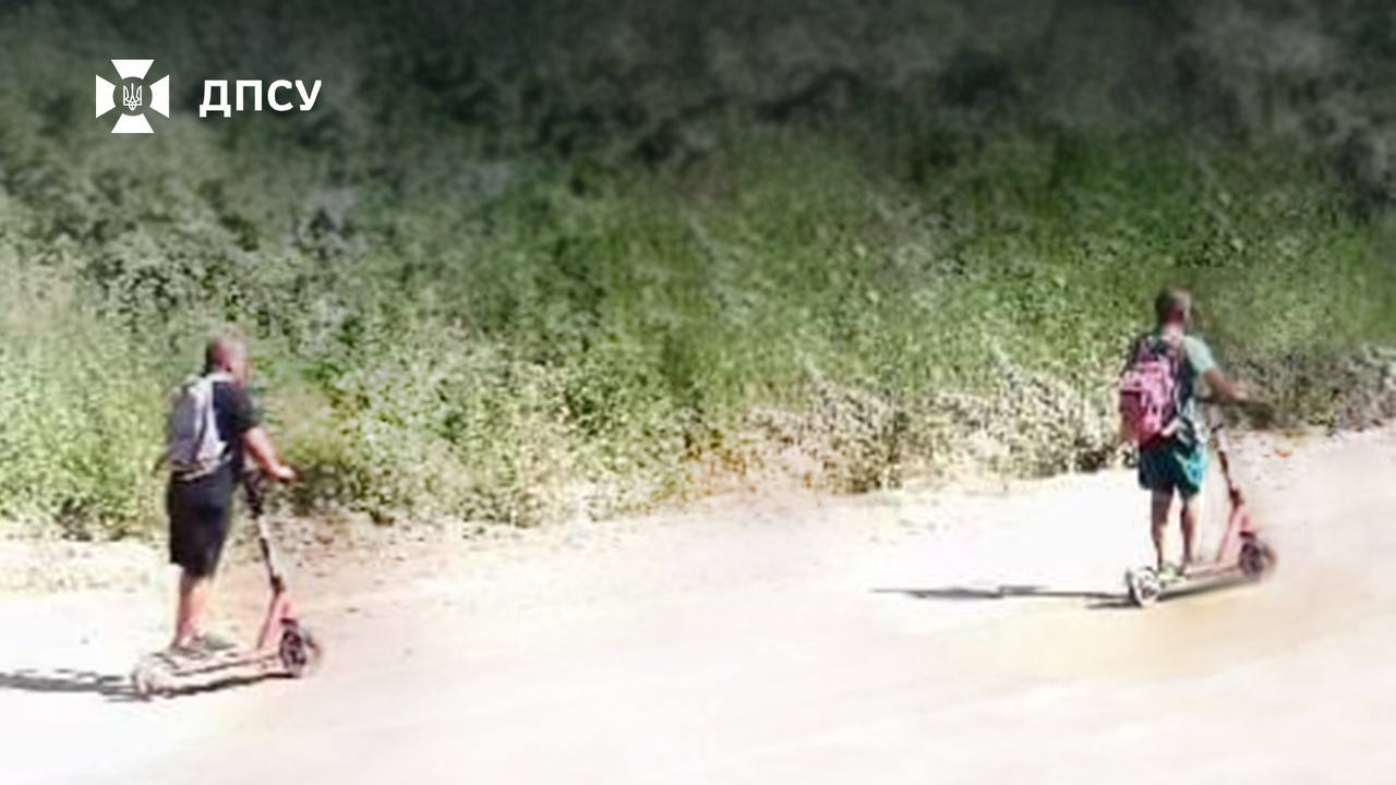 Поблизу Ужгорода затримали двох чоловіків, які намагалися перетнути кордон на самокатах