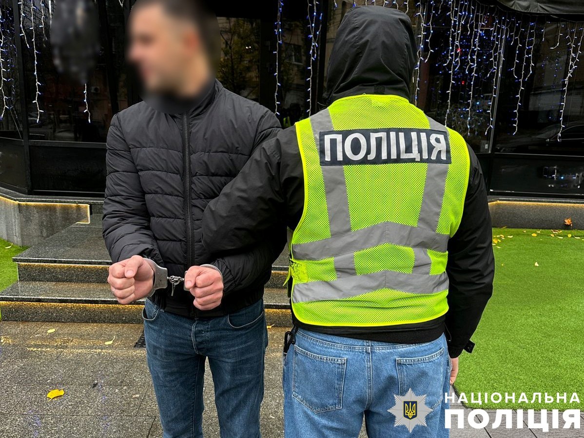 У Києві стрілянина у готелі: поліція затримала порушника