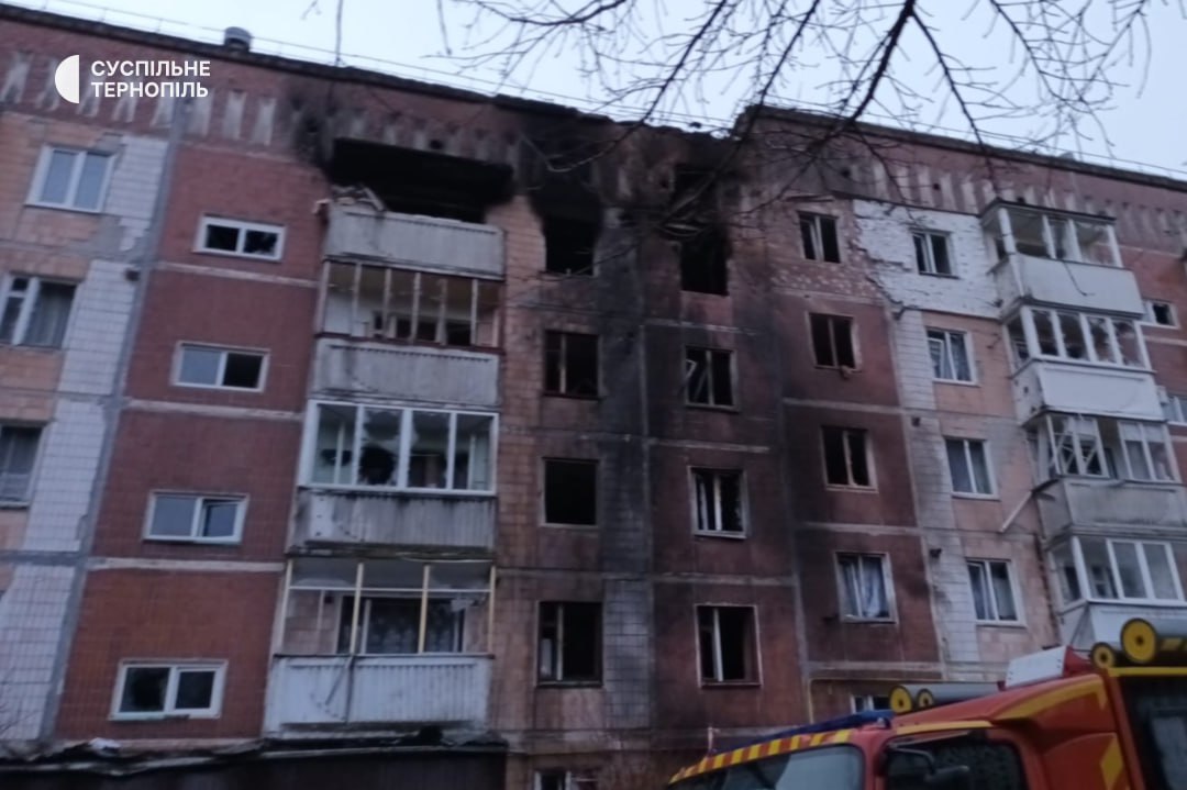 Все було у вогні: що згадують мешканці будинку у Тернополі, в який влучив "шахед"