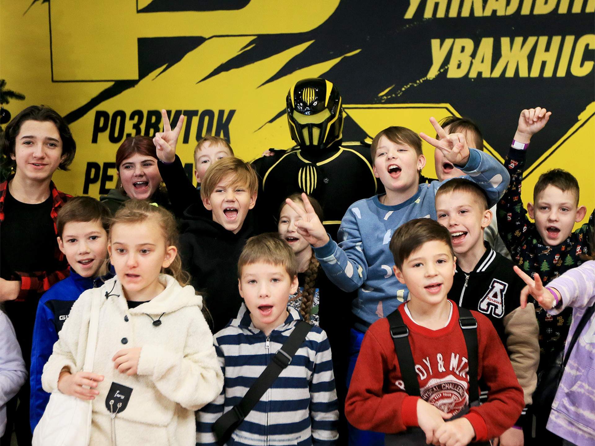 Григорій Козловський і ФК «Рух» влаштували свято для дітей-переселенців та дітей загиблих Героїв