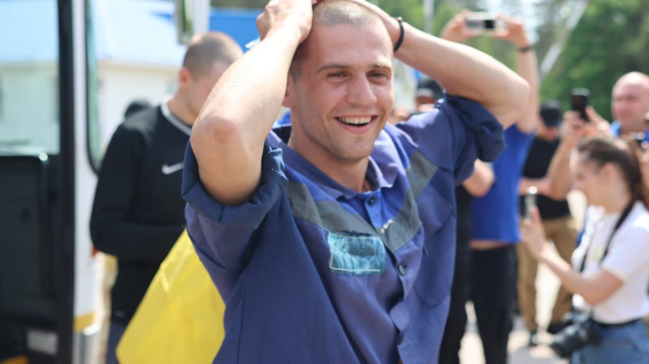 Українці повертаються додому з російського полону: стартував великий обмін (фото)