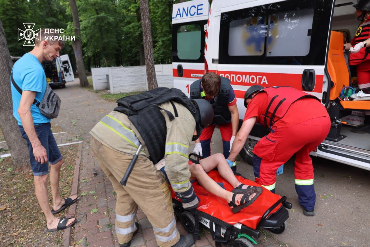 Авіаудар військ РФ по середмістю Харкова: збільшилася кількість постраждалих