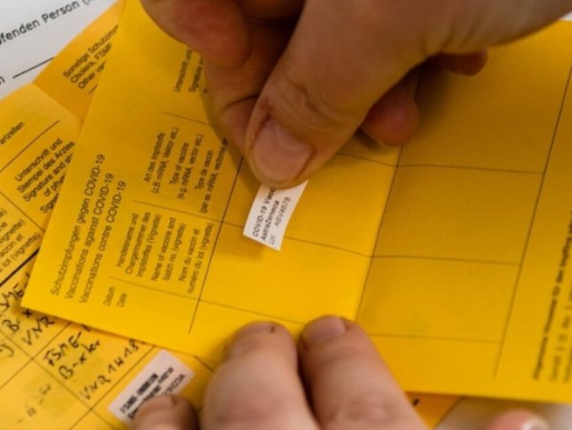 Керівників лікарень, де продавали COVID-сертифікати, відсторонюватимуть від роботи – МОЗ