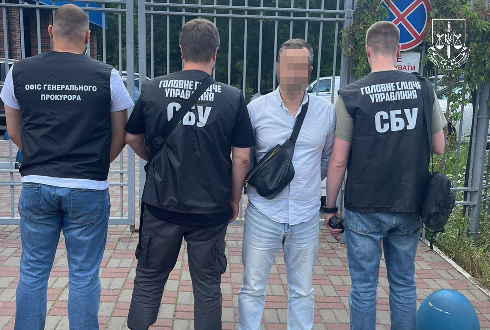 Обіцяв зняти з розшуку ухилянта: у Києві начальника ТЦК затримали за хабар (фото)