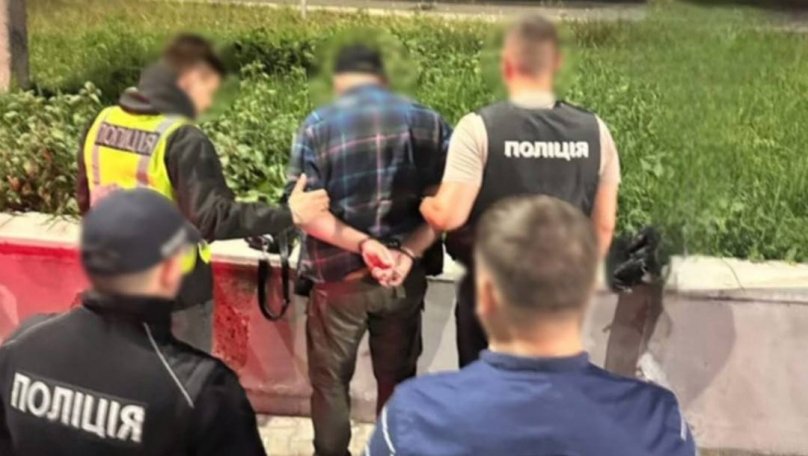 Вимагав 16 тисяч євро за зняття з обліку: на Львівщині затримали чоловіка (фото)