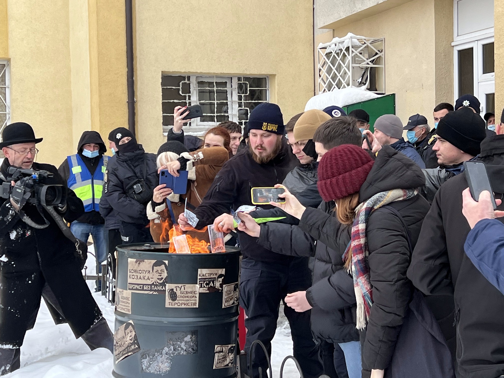 «Палили гроші та подарували труси». У Львові пікетували «Львівгаз»