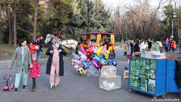 Весна без карантину. У МОЗ назвали умови повернення до життя без обмежень