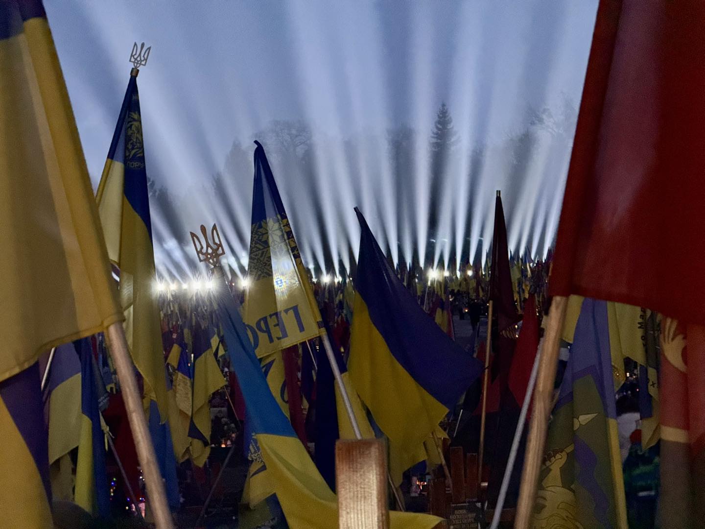 Львів засвітив промені пам’яті на честь загиблих захисників України (ФОТО)