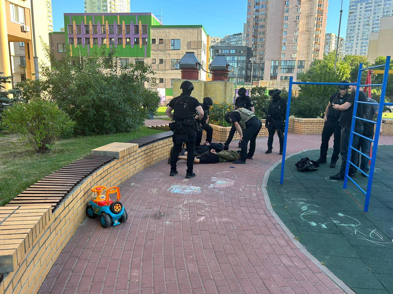 У центрі Києва замах на заступника голови Податкової служби