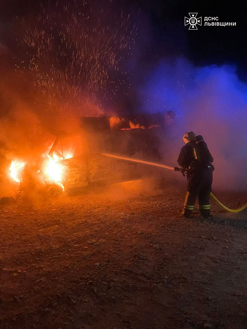 На Дрогобиччині повністю згорів мікроавтобус