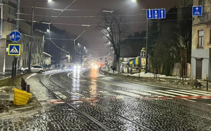 У Львові водій «Ауді» збив жінку: потерпіла в лікарні