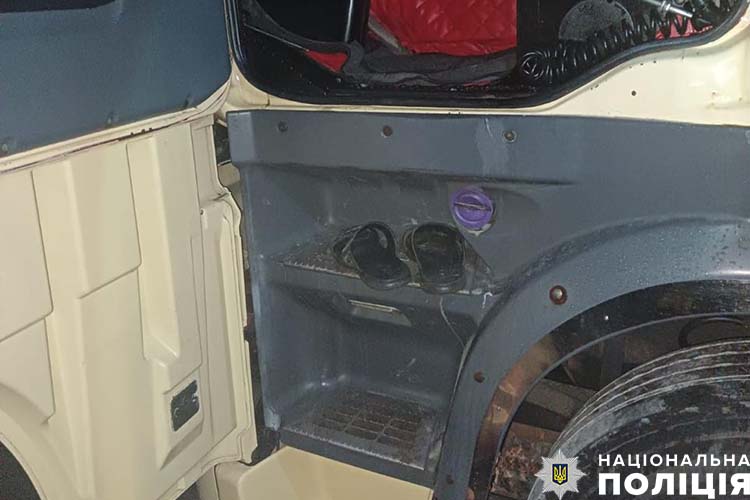 На стоянці вантажівок біля Тернополя знайшли мертвого чоловіка