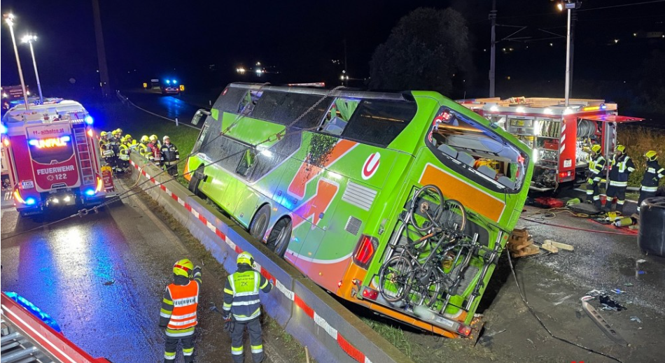 Автобус з українцями потрапив в аварію в Австрії: загинула 19-річна дівчина