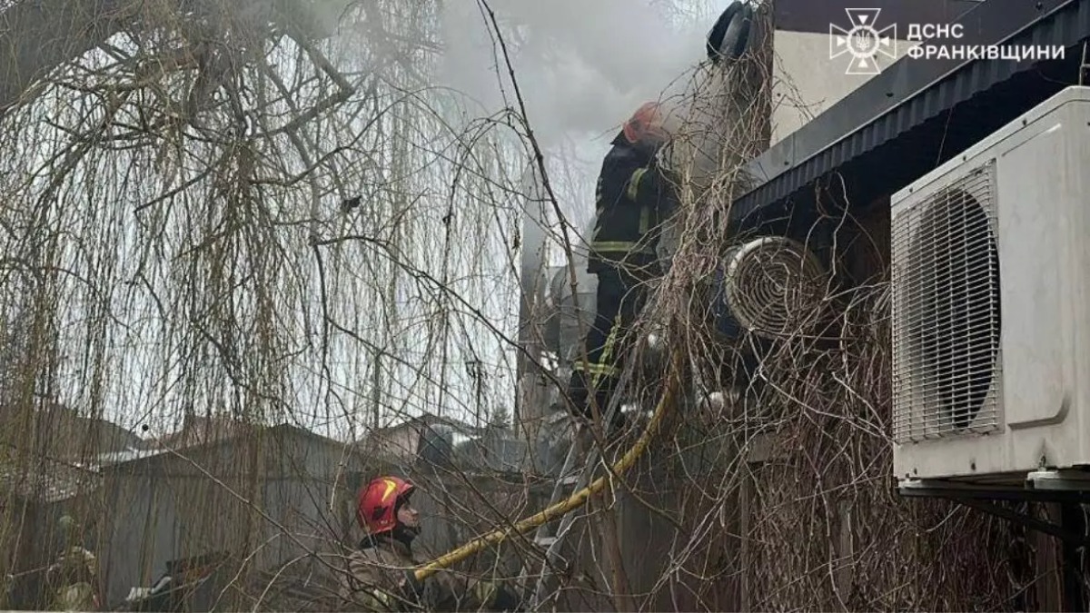 В Івано-Франківську вранці горіло кафе: що сталося (фото)