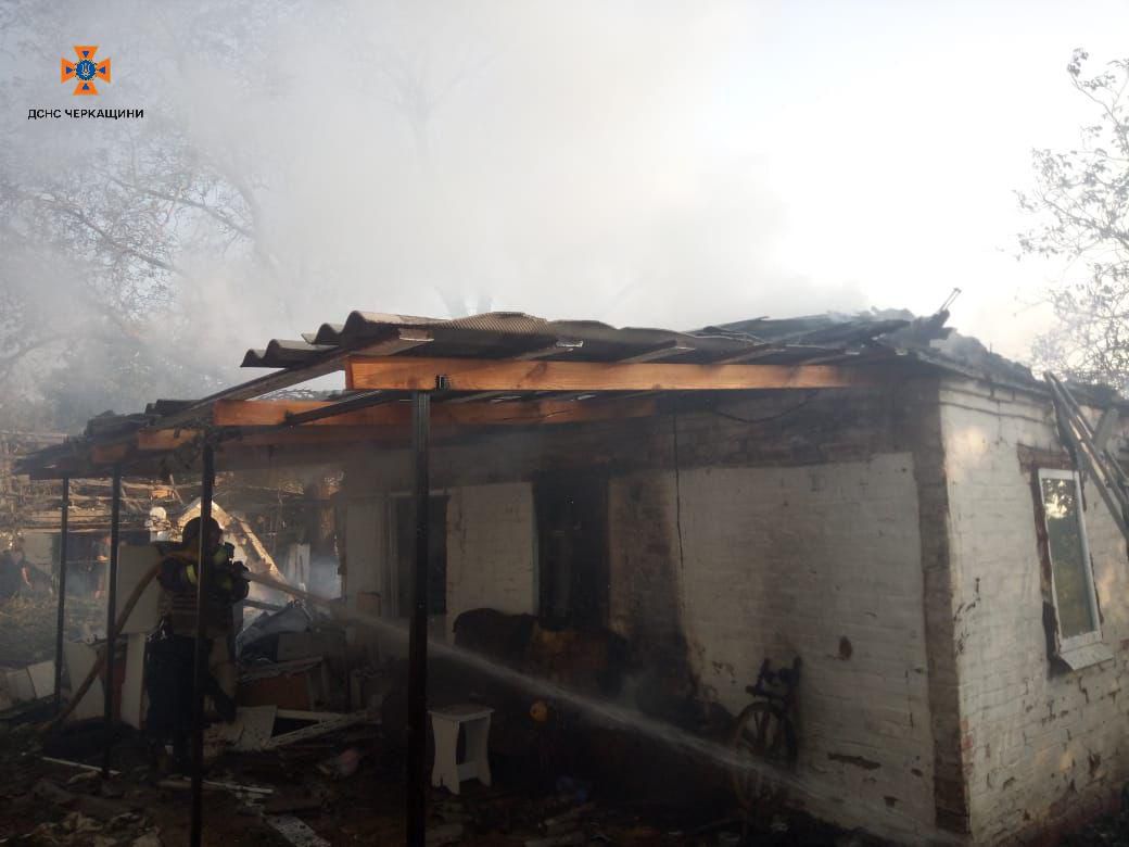 Через російську атаку на Черкащині виникла пожежа