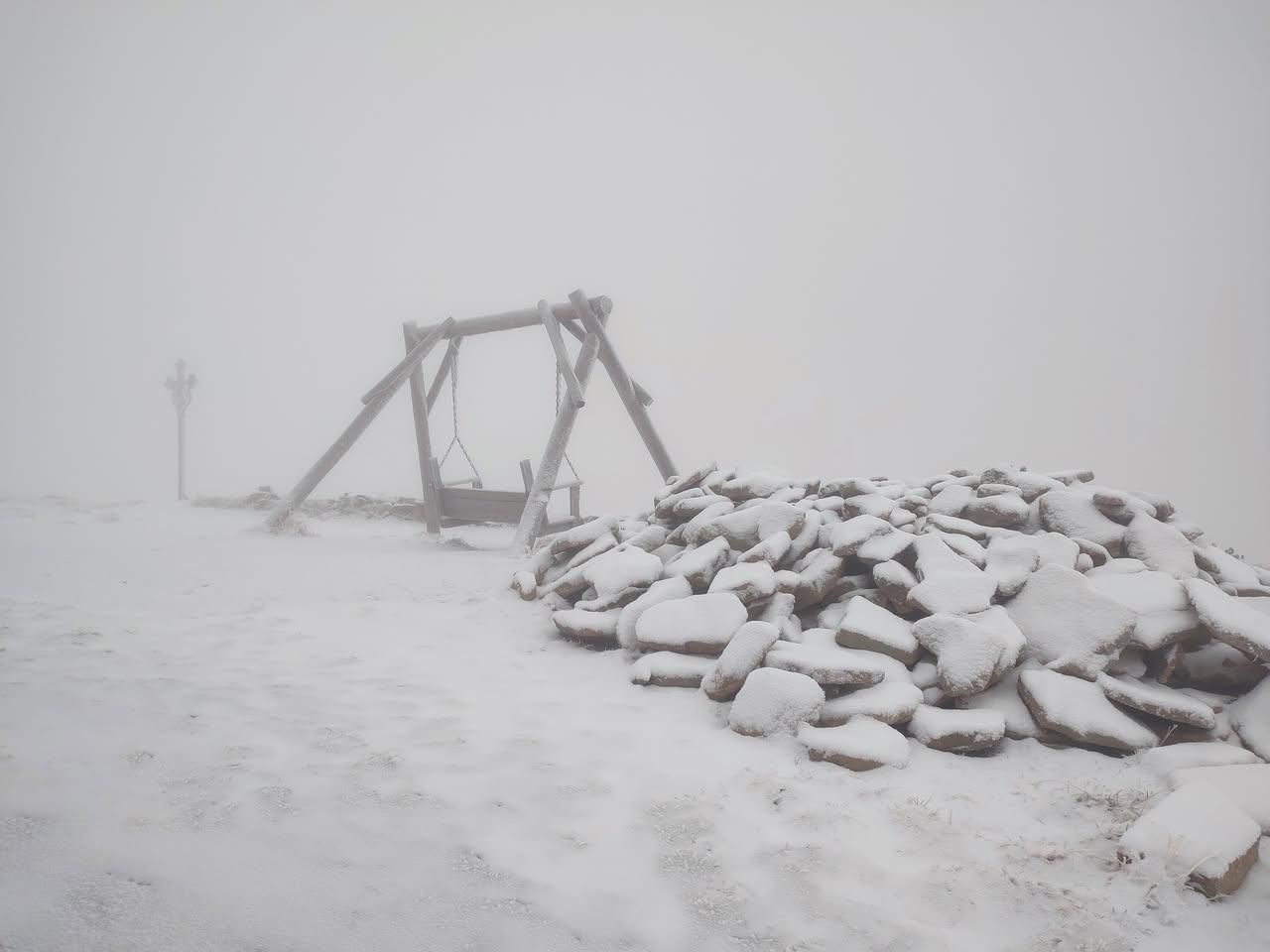 У Карпатах замітає сніг: на Чорногірському хребті -3°С