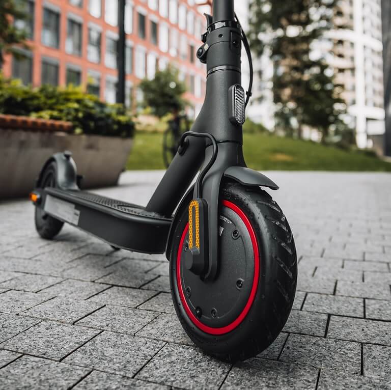 У Львові викрили шахраїв, які продавали неіснуючі електросамокати онлайн