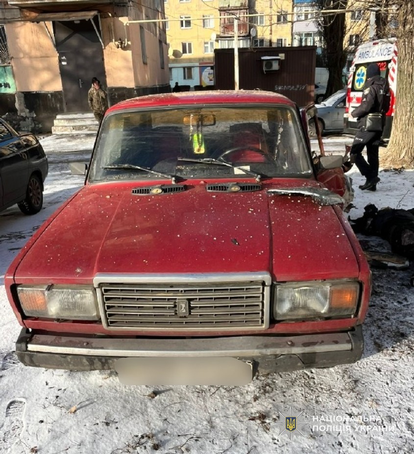 На Дніпропетровщині серед дня вибухнуло авто: є загиблий (фото з місця)