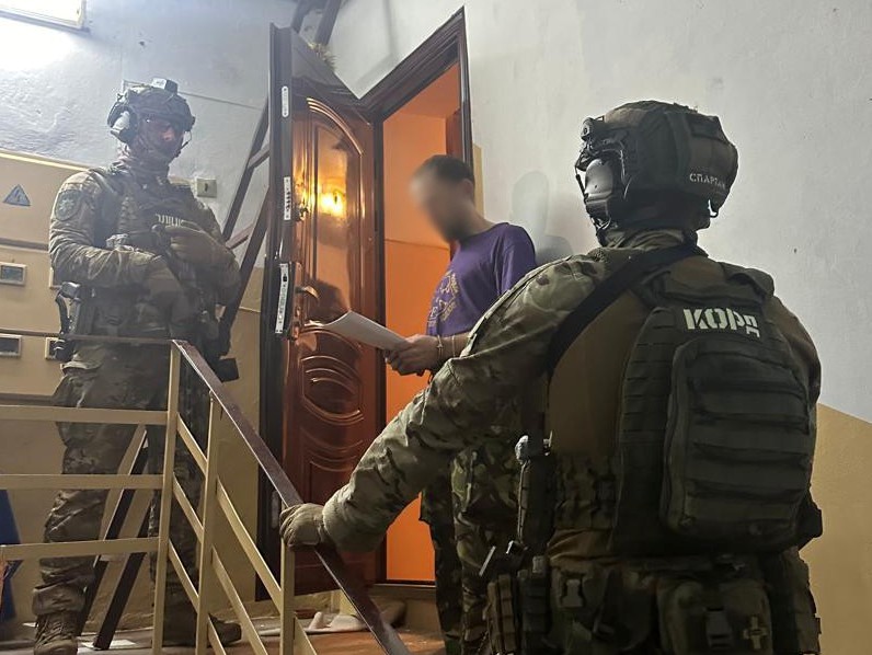 На Львівщині поліція викрила чоловіка, який незаконно продавав зброю та боєприпаси