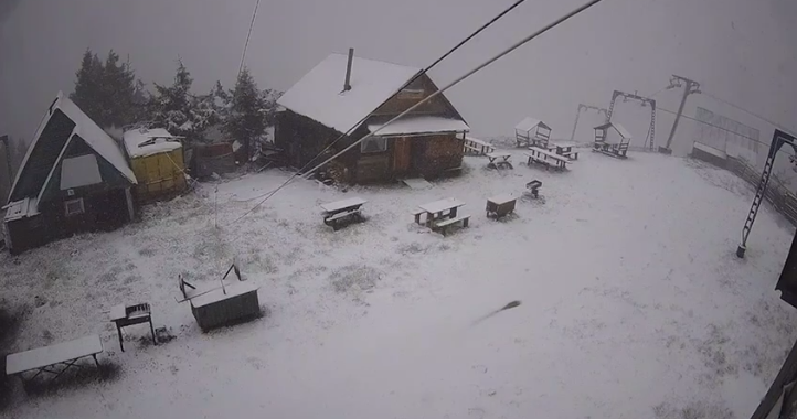 Львівщину засипає снігом посеред травня (відео)