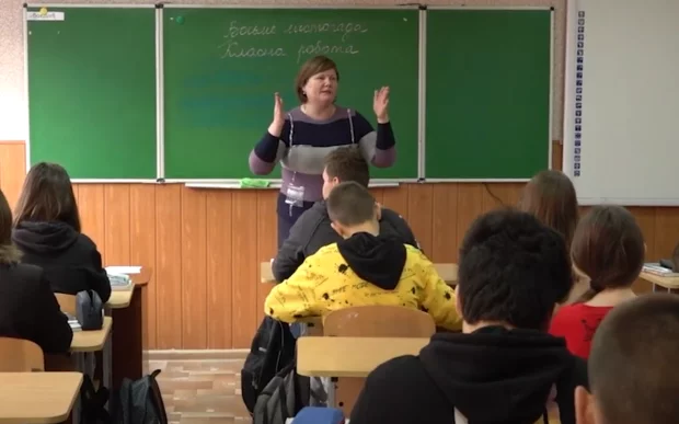 На Львівщині школярка прогуляла уроки: суд оштрафував її матір