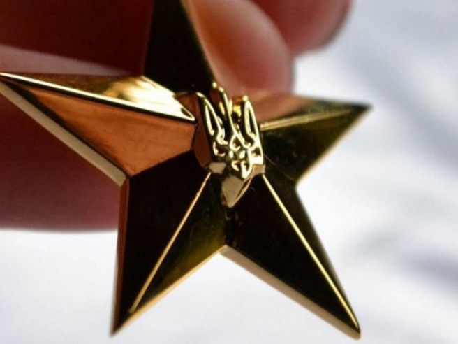 Зеленський нагородив 12 Героїв України