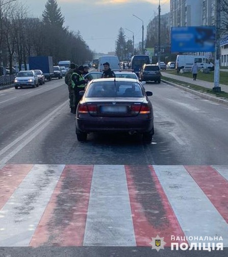 У містечку на Львівщині водій збив 16-річну дівчину на переході