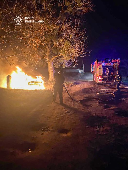 У Львівському районі горів автомобіль «ВАЗ-2115»
