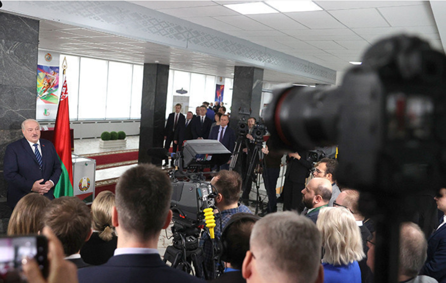 Лукашенко знову пригрозив українцям «втратою країни»