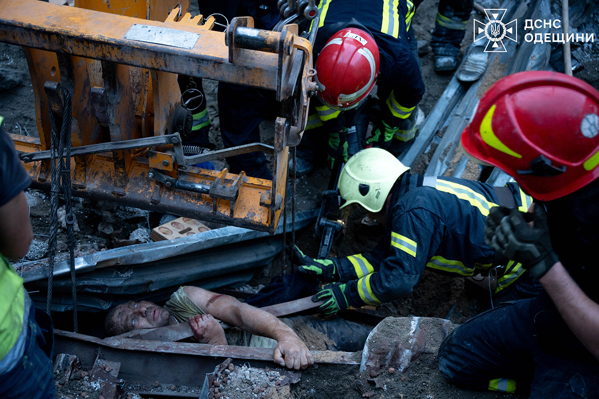 В Одеському порту обвалилася будівля. Є жертви (фото, відео)